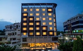Hotel Udai Median